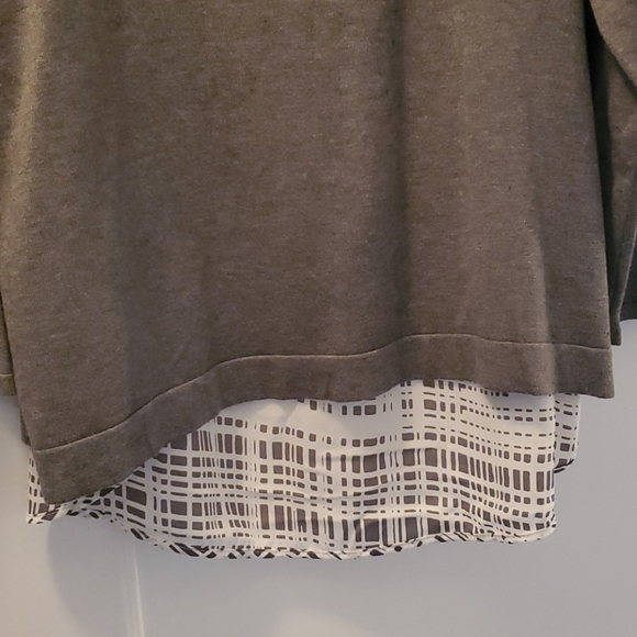 89th & Madison sweater with open back detail - Picture 4 of 12